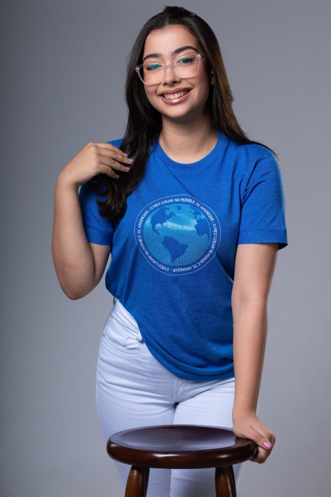 Coleção Jovem 2026 - Camiseta Globo O Meu Lugar no Mundo - 100% Algodão Mescla Azul