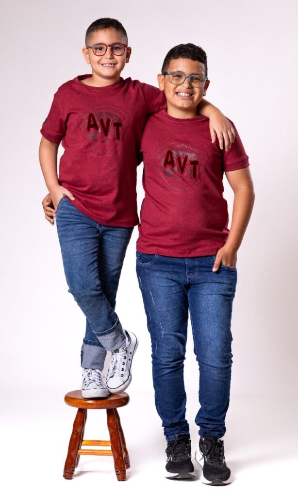 Camisa Eu Sou Aventureiros - Aplique Bordado em Veludo
